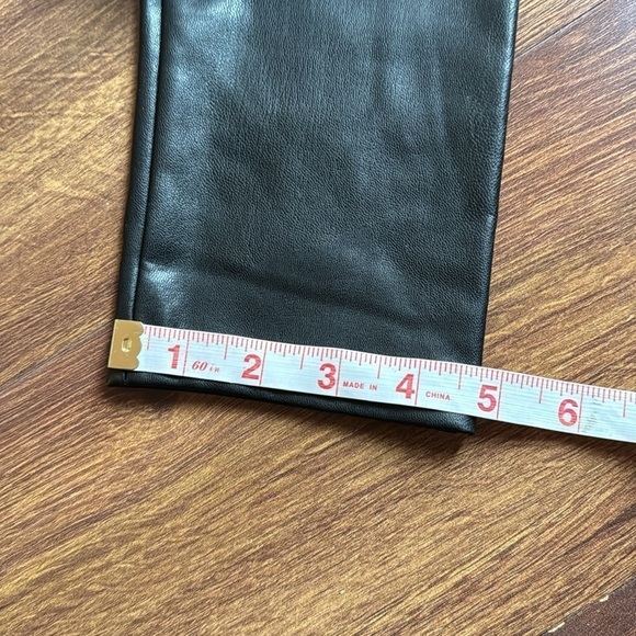 7 FOR All Your Mankind Black Faux Leather Leggings size Medium - Picture 8 of 8